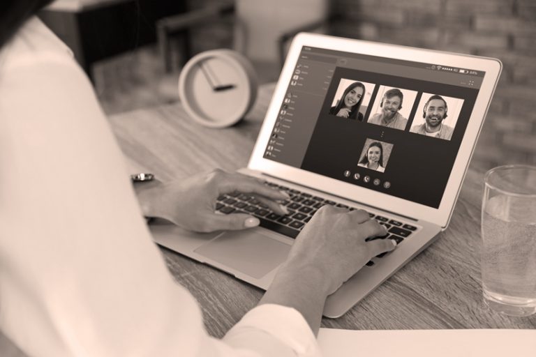 Videochat Programme im Test (adobe stock)